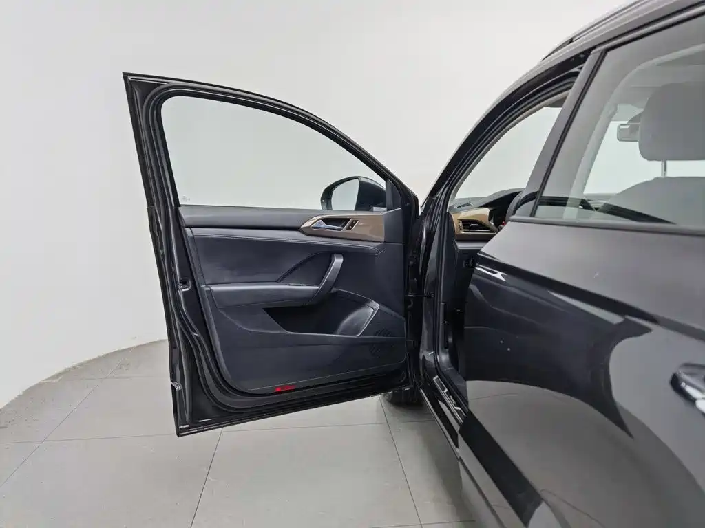 Volkswagen Tharu — фото 8