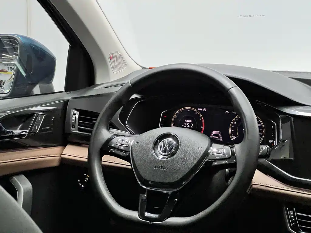 Volkswagen Tharu — фото 22