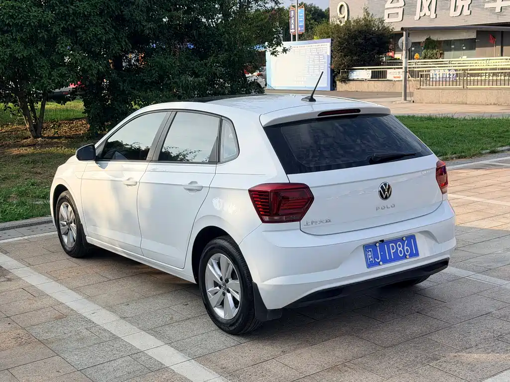 Volkswagen Polo — фото 9