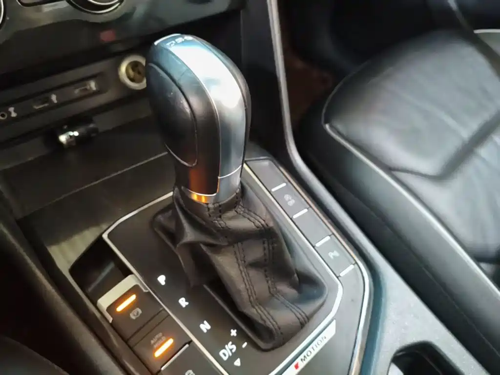 Volkswagen Tiguan — фото 13