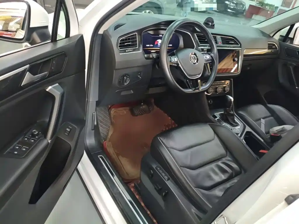 Volkswagen Tiguan — фото 15