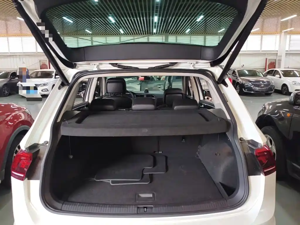 Volkswagen Tiguan — фото 18