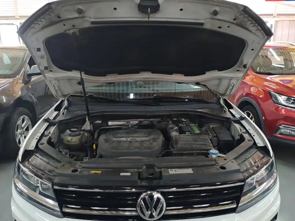 Volkswagen Tiguan — фото 19