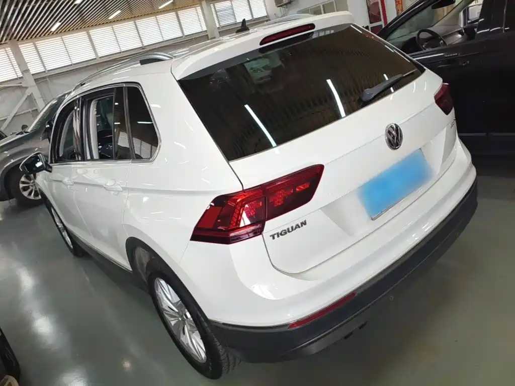 Volkswagen Tiguan — фото 4