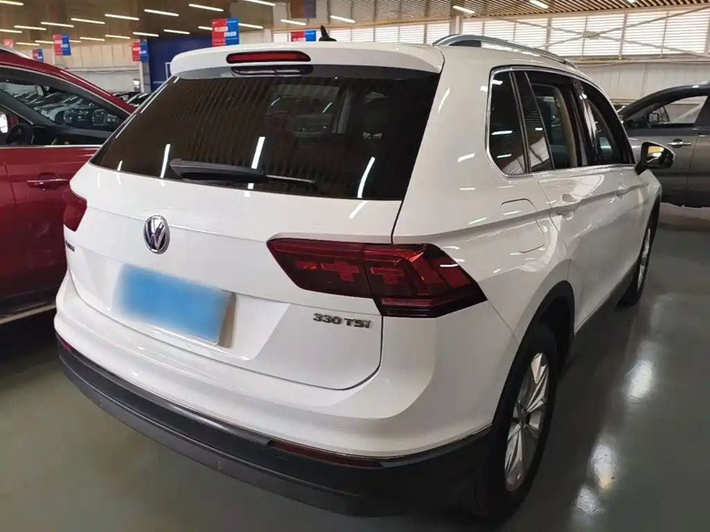 Volkswagen Tiguan — фото 6