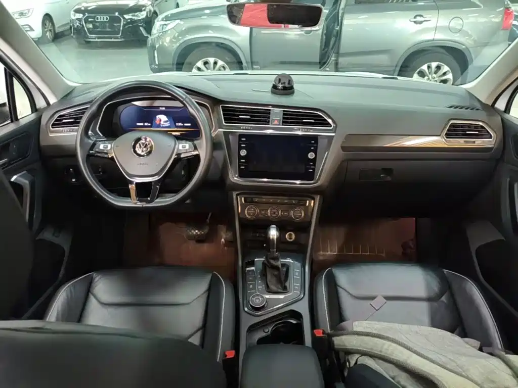 Volkswagen Tiguan — фото 9