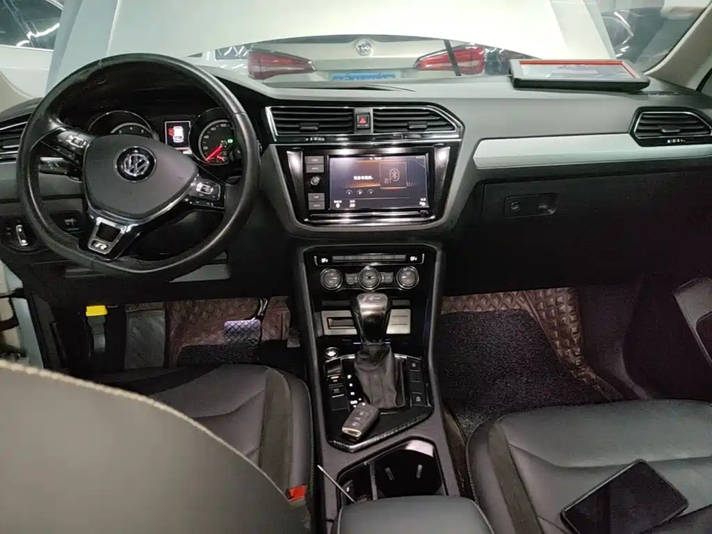 Volkswagen Tiguan L — фото 9
