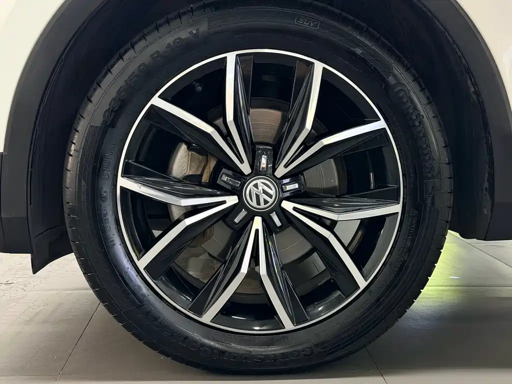 Volkswagen Tiguan L — фото 6