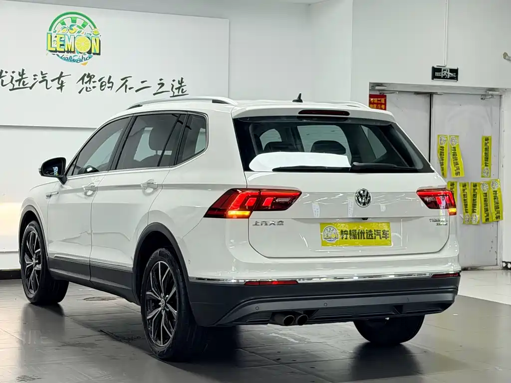 Volkswagen Tiguan L — фото 9