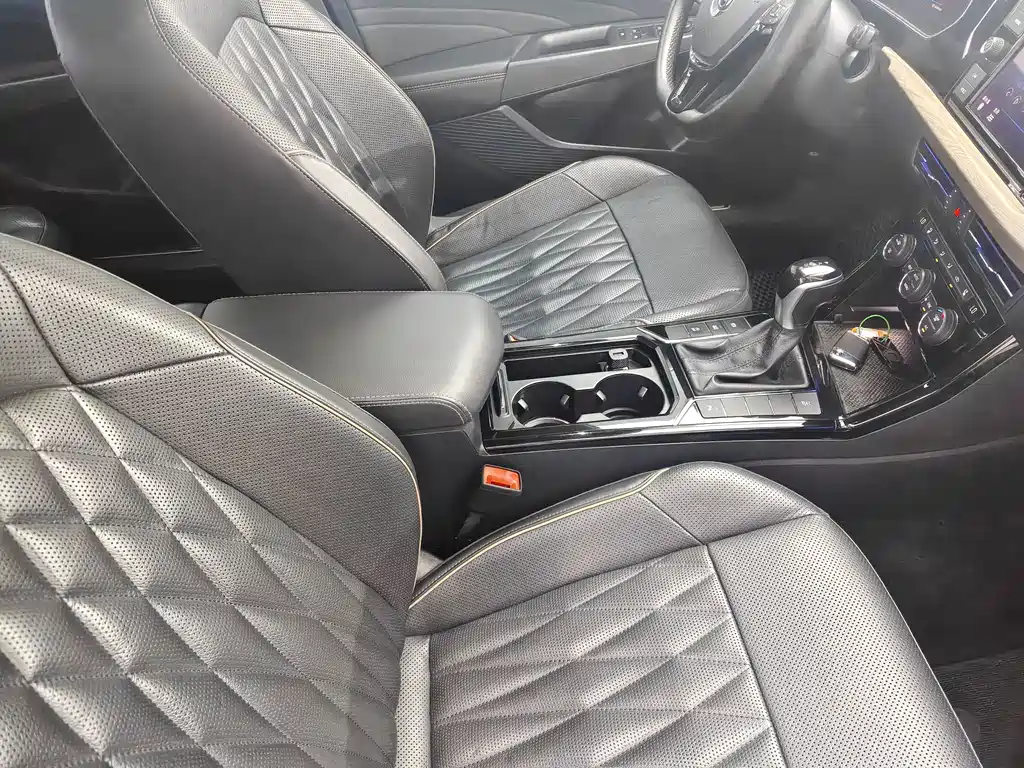 Volkswagen Passat — фото 8