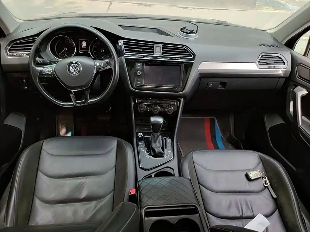 Volkswagen Tiguan L — фото 9
