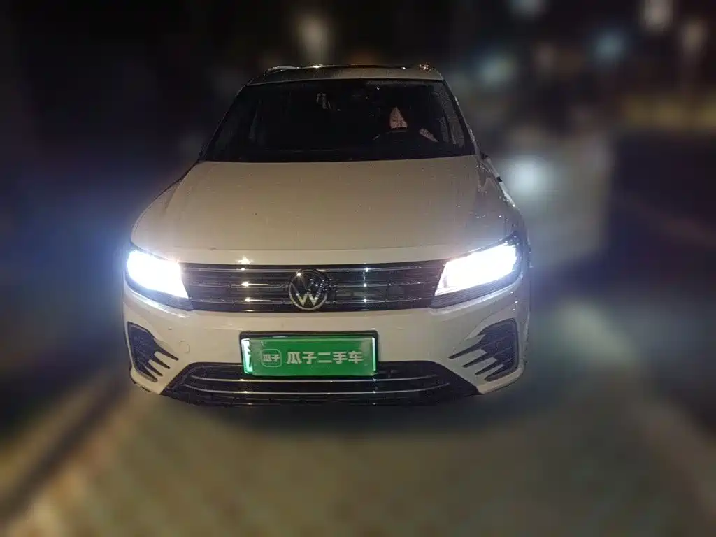 Volkswagen Tiguan L PHEV — фото 2