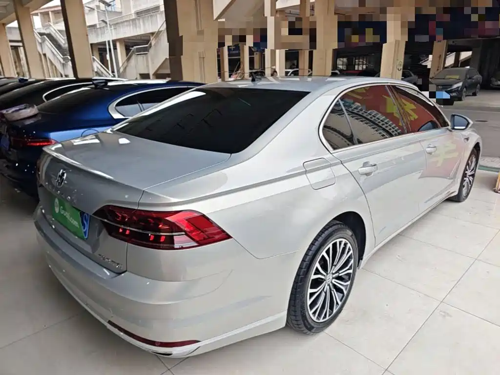 Volkswagen Phideon — фото 6