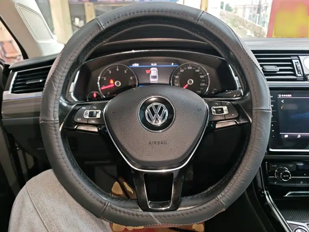 Volkswagen Phideon — фото 10