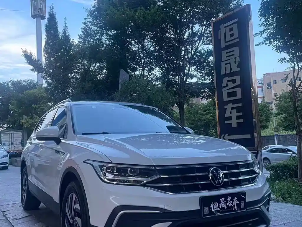 Volkswagen Tiguan L — фото 2