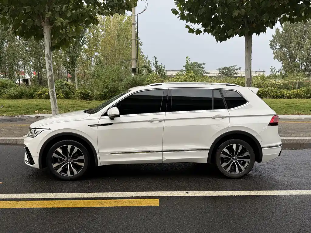 Volkswagen Tiguan L — фото 3