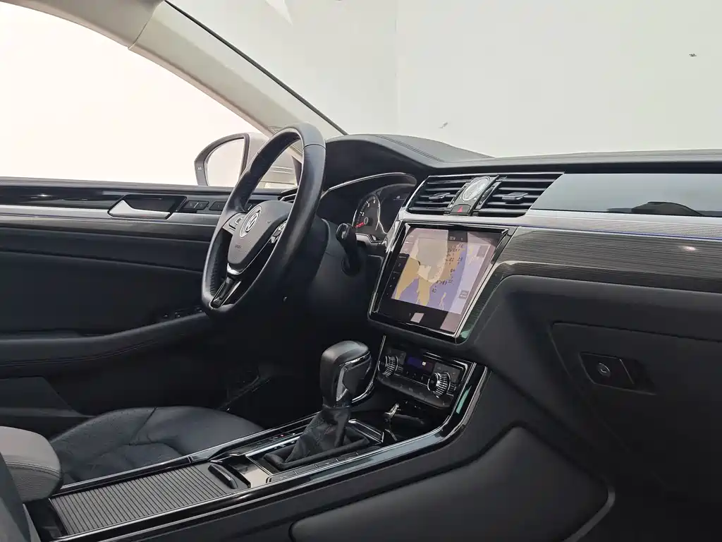 Volkswagen Phideon — фото 11