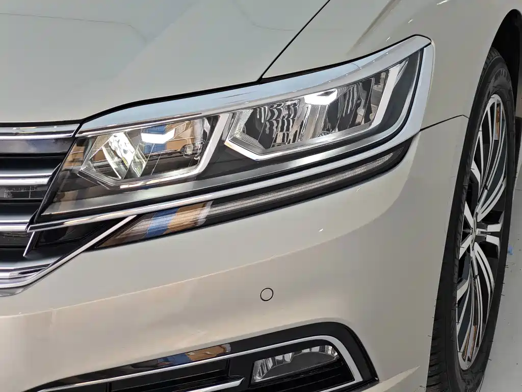 Volkswagen Phideon — фото 15