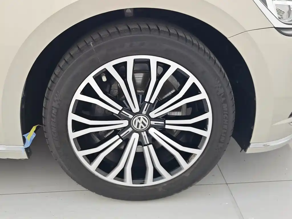 Volkswagen Phideon — фото 17