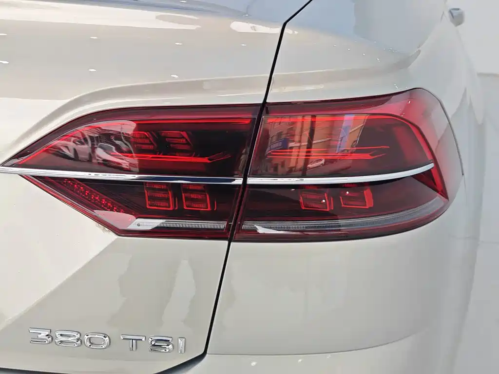 Volkswagen Phideon — фото 21