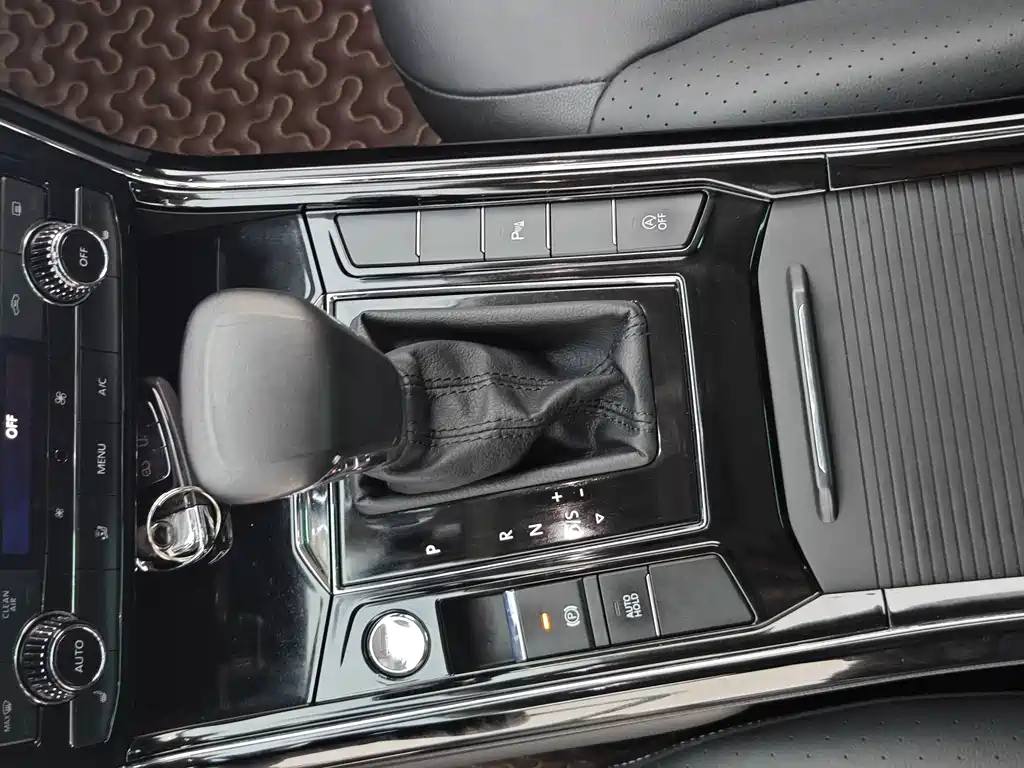 Volkswagen Phideon — фото 26