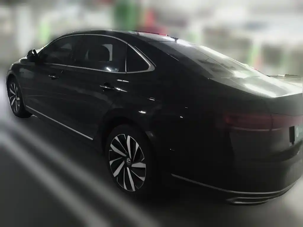 Volkswagen Passat — фото 23