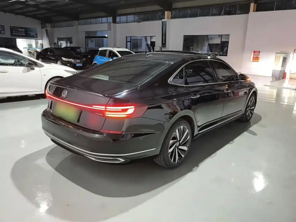 Volkswagen Passat — фото 6
