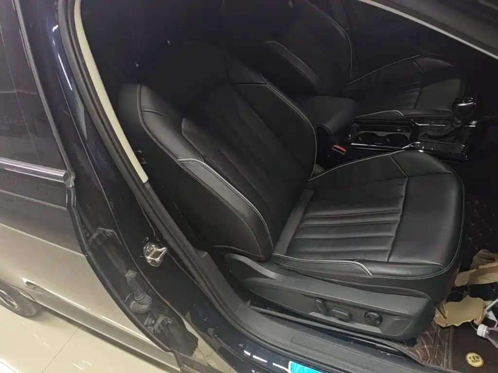 Volkswagen Passat — фото 24