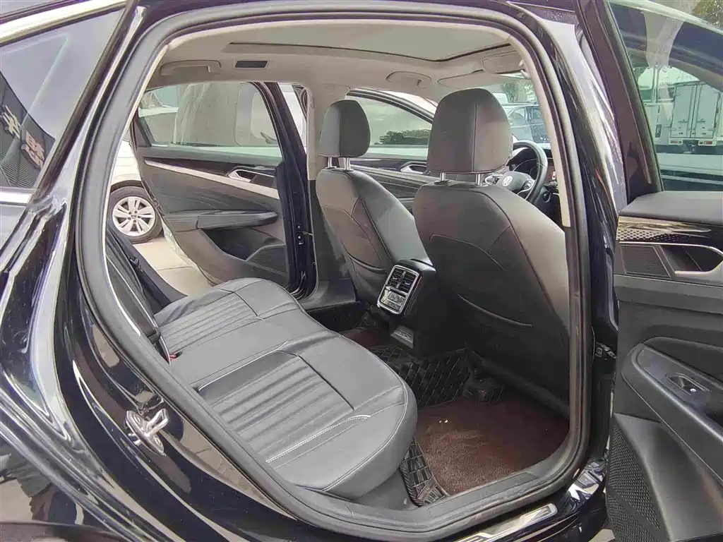 Volkswagen Passat — фото 8