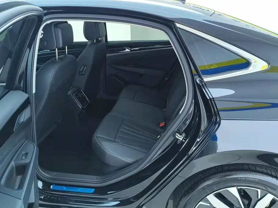 Volkswagen Passat — фото 11