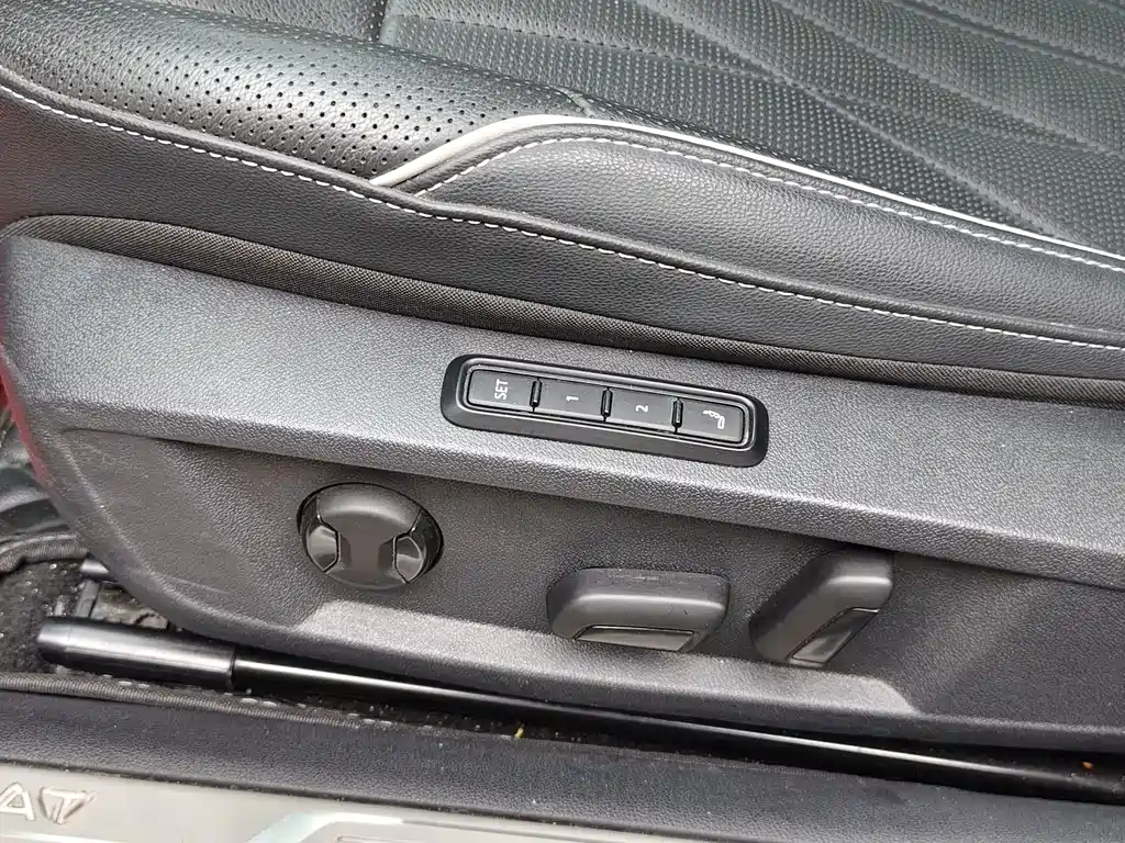 Volkswagen Passat — фото 17