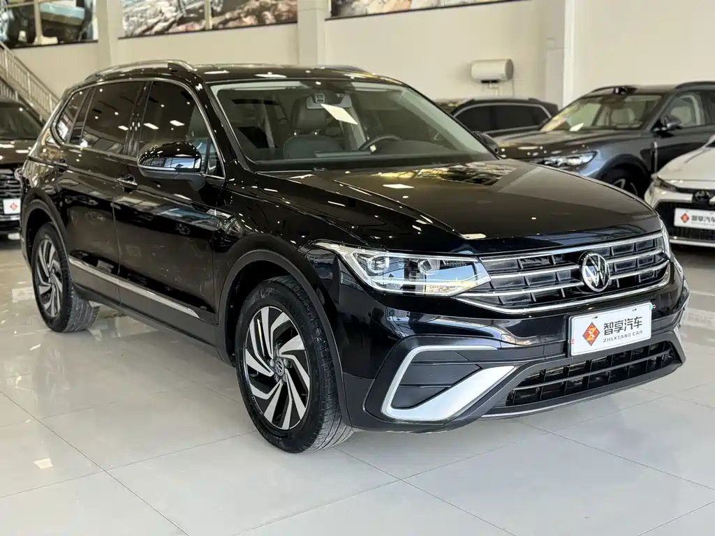 Volkswagen Tiguan L — фото 3