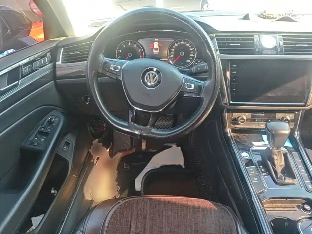 Volkswagen Phideon — фото 10