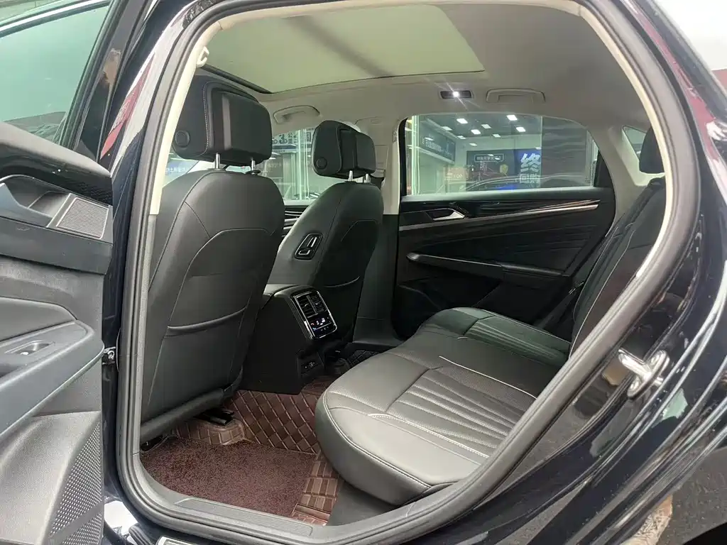 Volkswagen Passat — фото 8