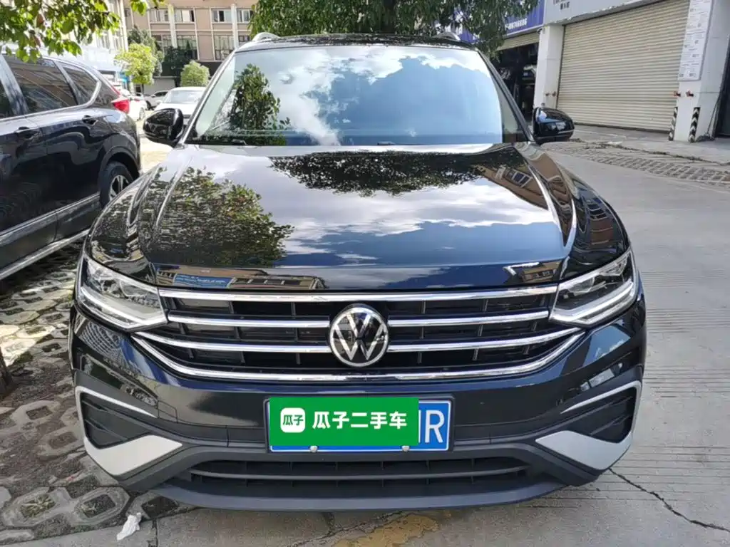 Volkswagen Tiguan L — фото 2