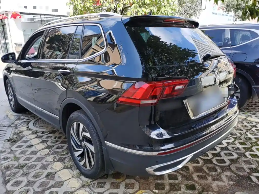 Volkswagen Tiguan L — фото 4
