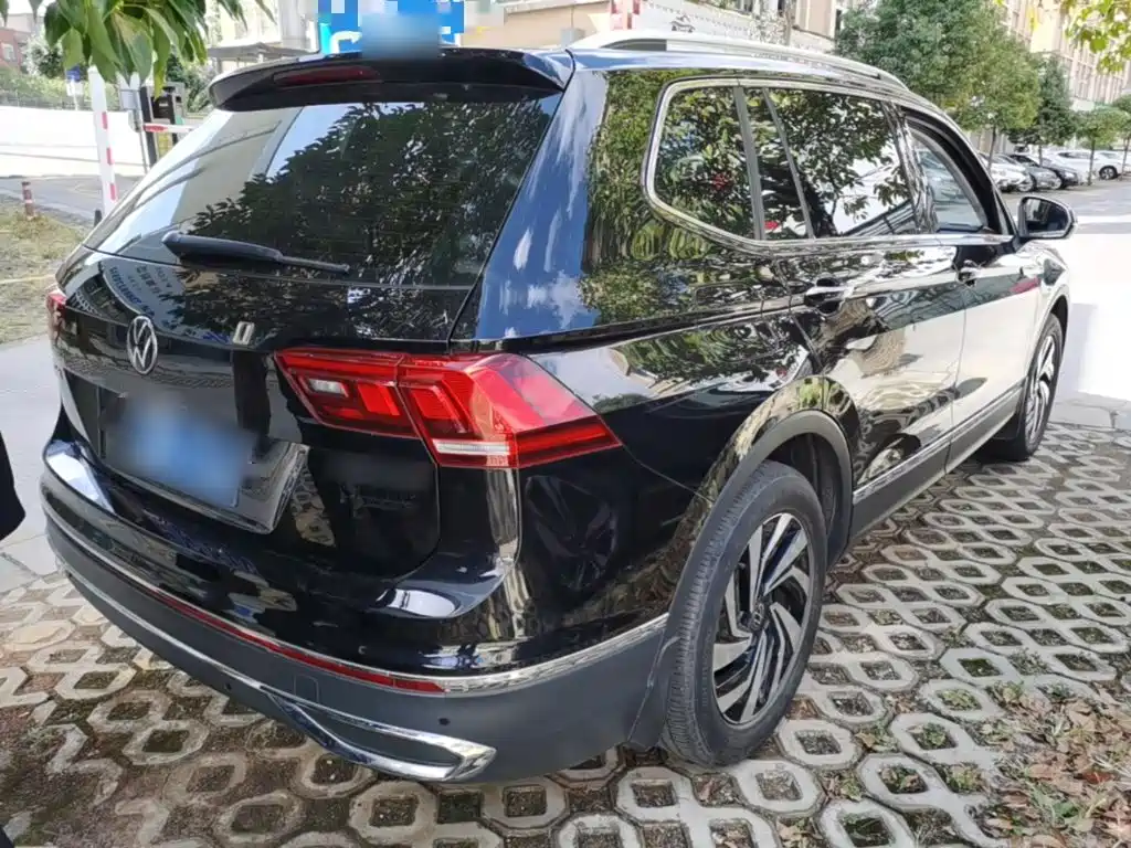 Volkswagen Tiguan L — фото 6