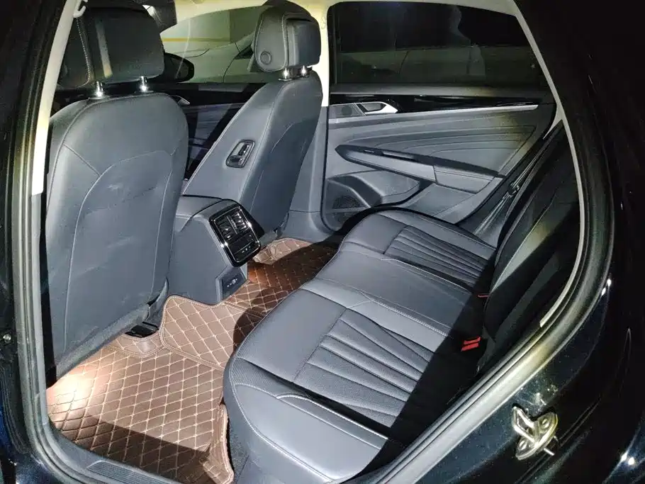Volkswagen Passat — фото 11
