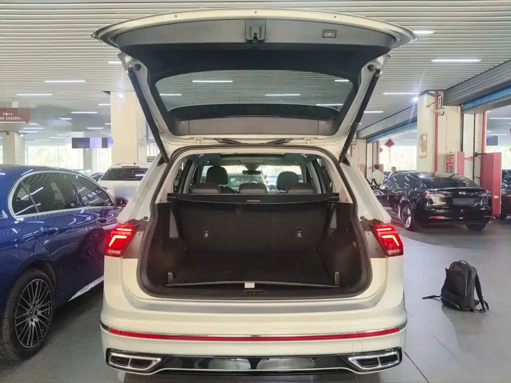 Volkswagen Tiguan L — фото 14