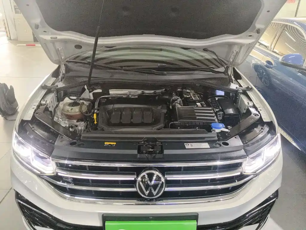 Volkswagen Tiguan L — фото 15