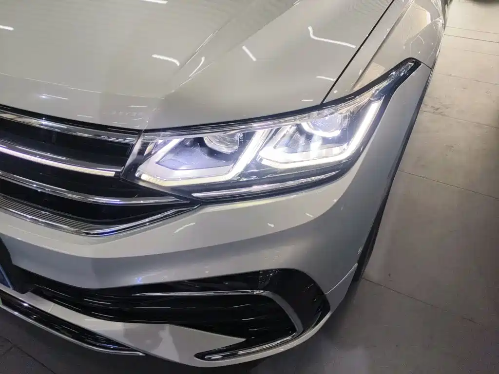 Volkswagen Tiguan L — фото 17
