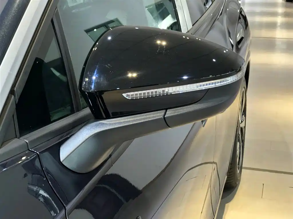 Volkswagen ID.6 Crozz — фото 10