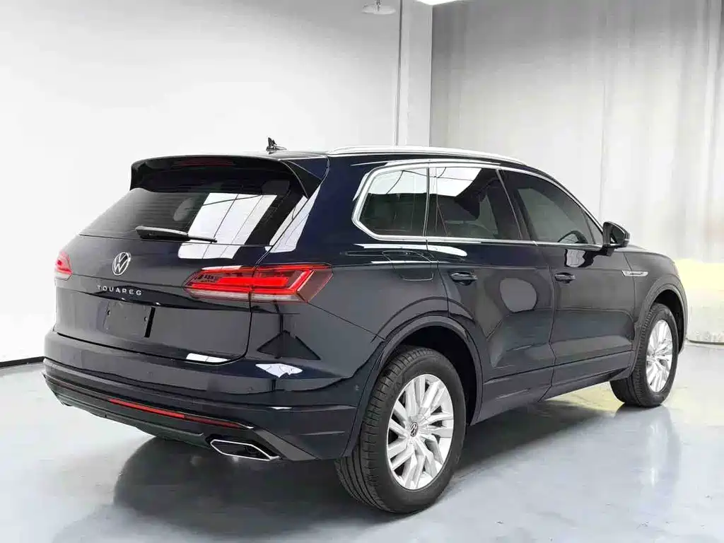 Volkswagen Touareg — фото 9