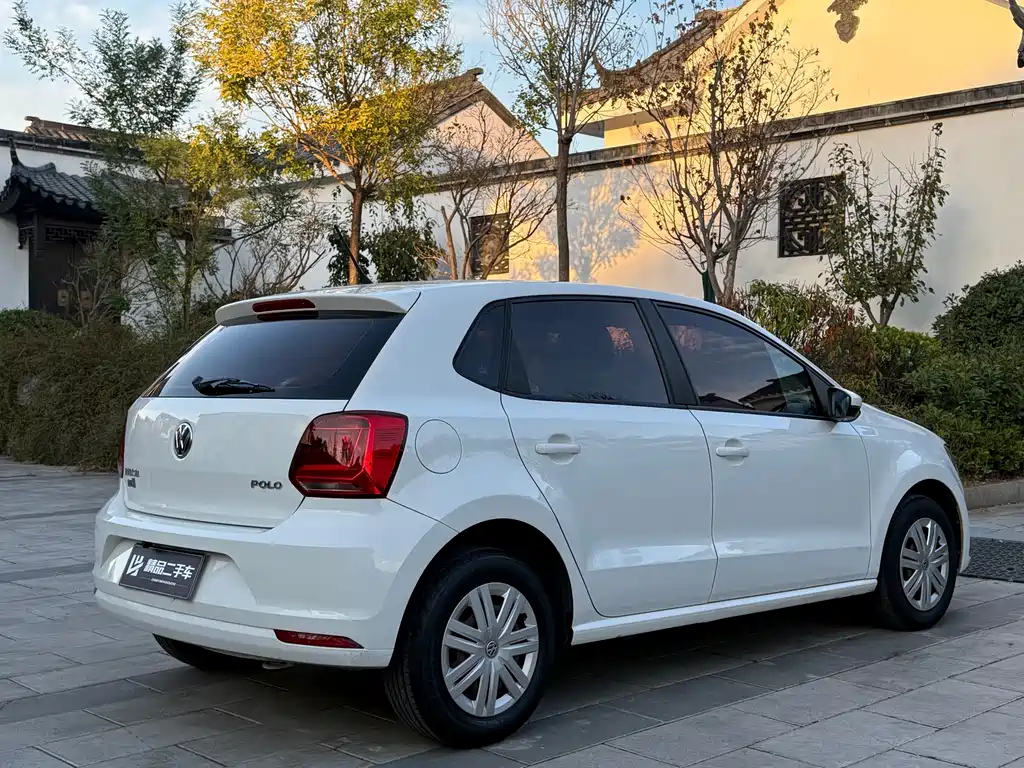 Volkswagen Polo — фото 9