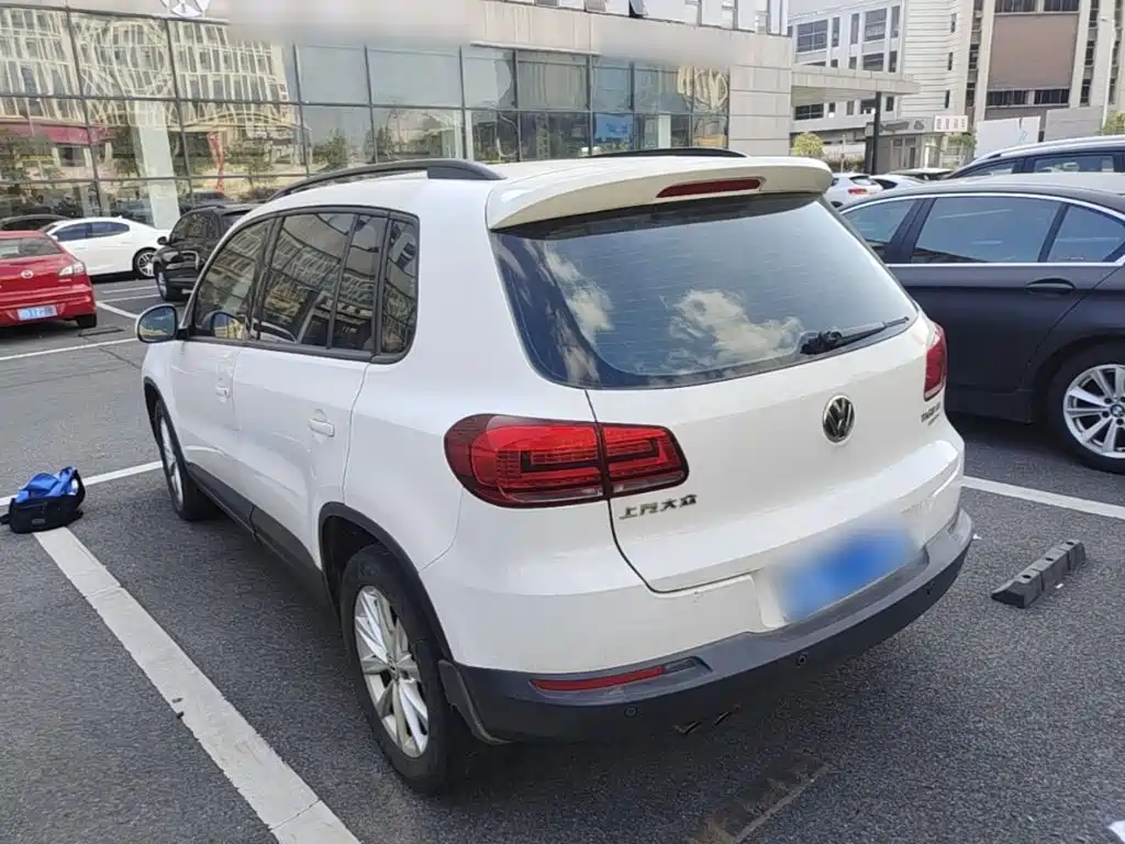 Volkswagen Tiguan — фото 4