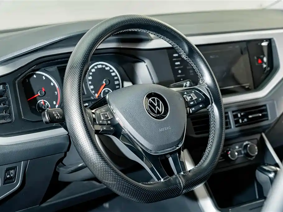Volkswagen Polo — фото 10