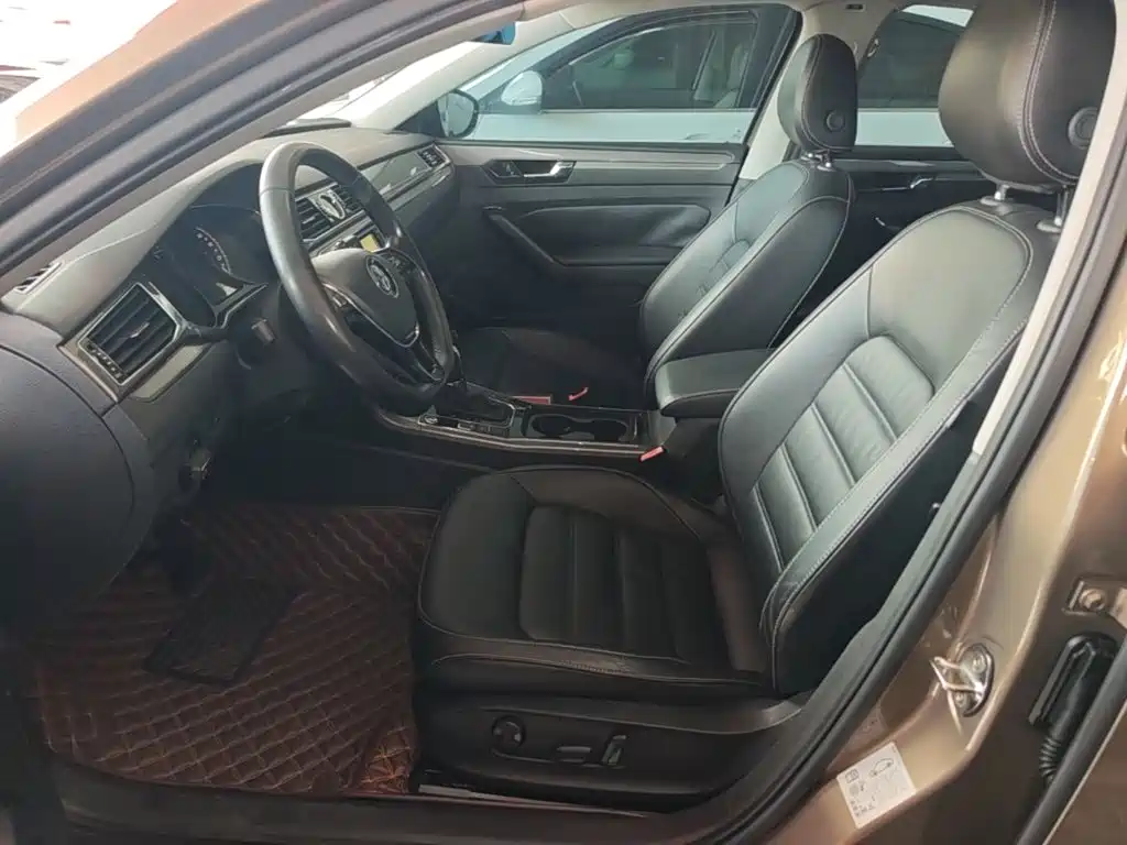Volkswagen Passat — фото 14