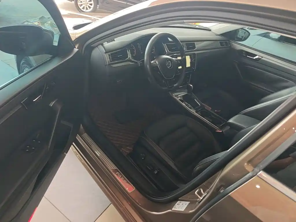 Volkswagen Passat — фото 15