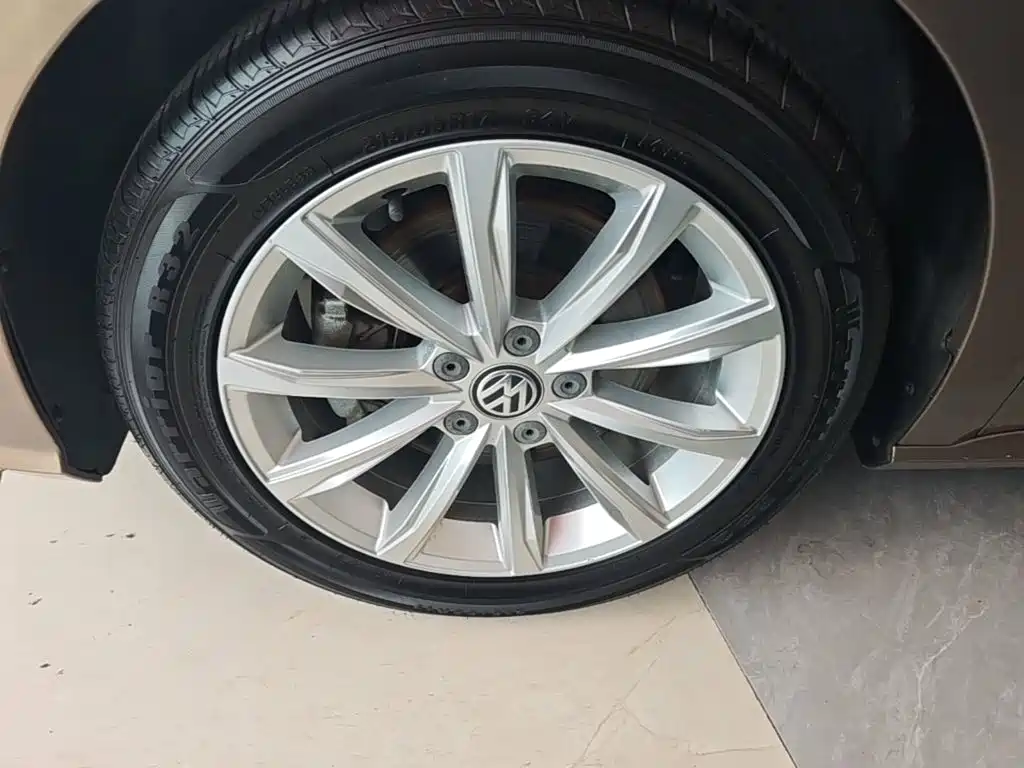 Volkswagen Passat — фото 22