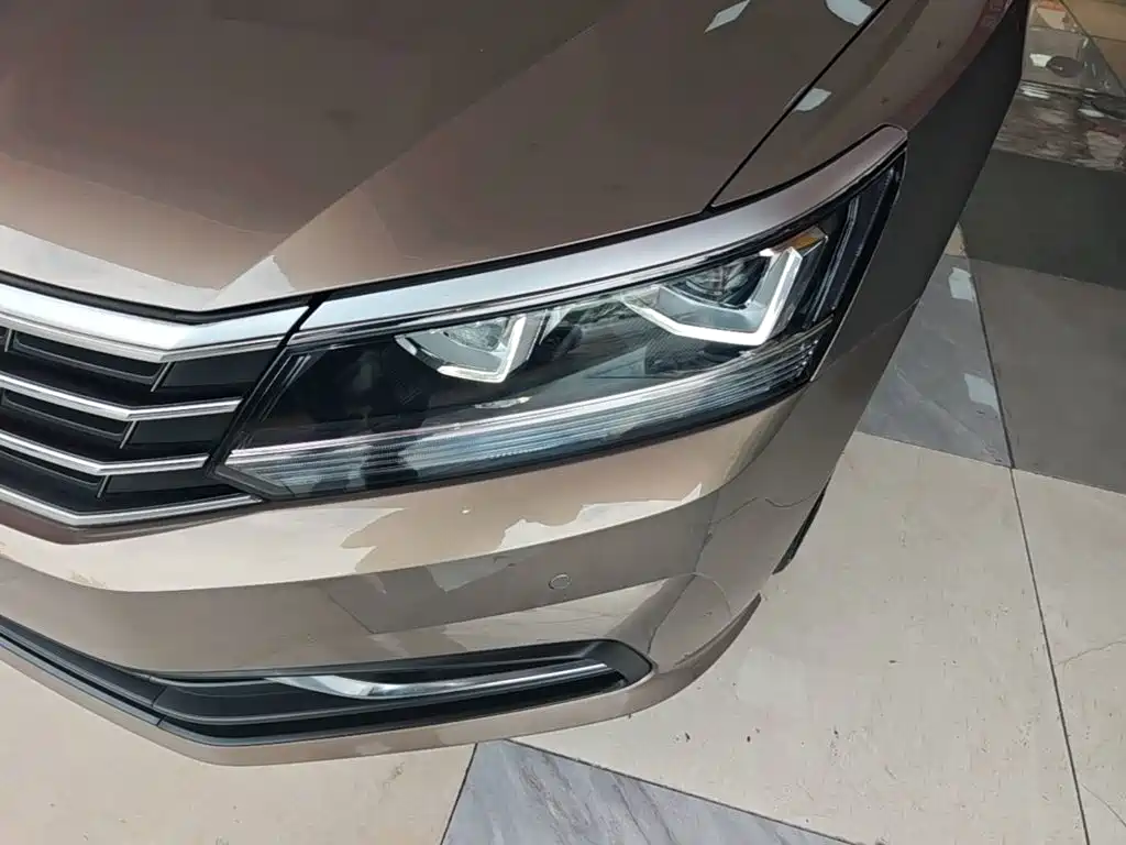 Volkswagen Passat — фото 23